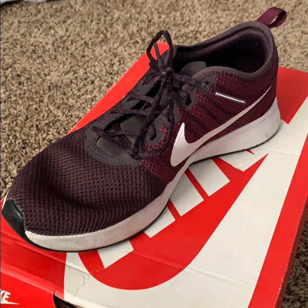 Nike Dual Tone Racer Port Wine Size 7.5